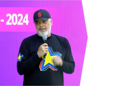 “Hë mo e mbarove telefonin?”, Rama batuta me të riun në Burrel: Nuk i kapte vala poshtë dhe hypi në pemë për të folur