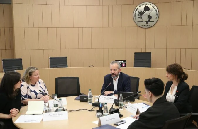 Heshtja zgjedhore, KQZ thirrje subjekteve politike: Ndalohen thirrjet elektorale, përfshirë edhe rrjetet sociale