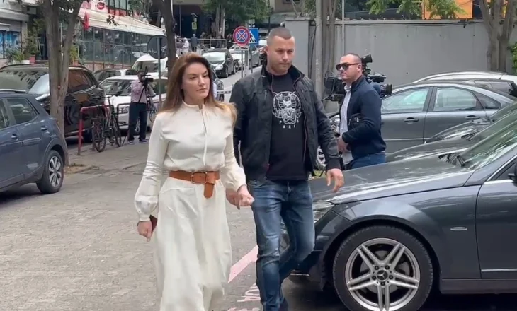 Hetimet ndaj Erion Veliajt, Ajola Xoxa mbërrin në Prokurorinë e Posaçme