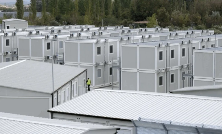 HRW paralajmëron: BE dhe Britania e Madhe po e shndërrojnë Ballkanin në “depo emigrantësh”