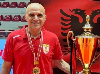 Humbja në finale ndaj Tiranës, largohet trajneri i Skënderbeut: Mirënjohje për të gjithë