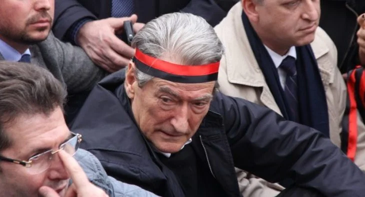 “Humbja, tronditëse për PD”, gazetari: Berisha ishte i përgatitur, askush nuk kërkon largimin e tij