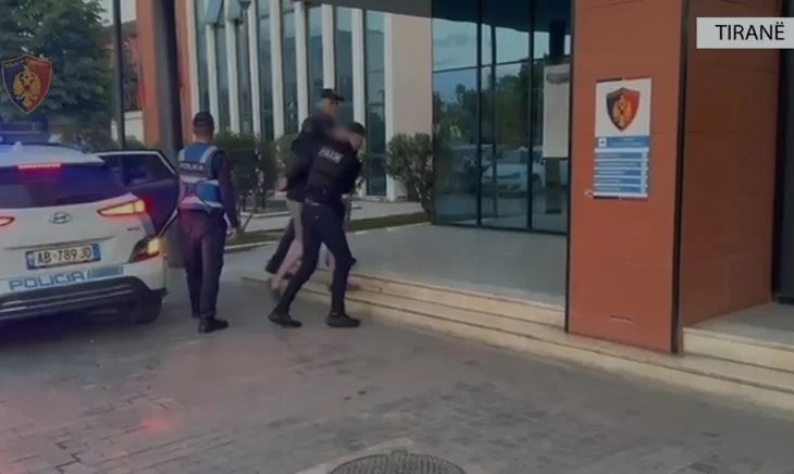 I armatosur me pistoletë me fishek në fole, pranga 37-vjeçarit në Tiranë
