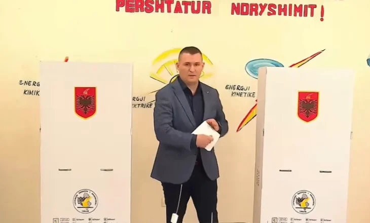 I shoqëruar nga bashkëshortja voton Kreu i SPAK, Altin Dumani: Do flasim pas zgjedhjeve!