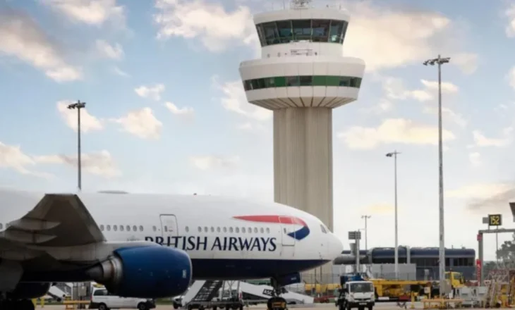 Incidenti i pazakontë në Britani, piloti ngatërron të majtën me të djathtën