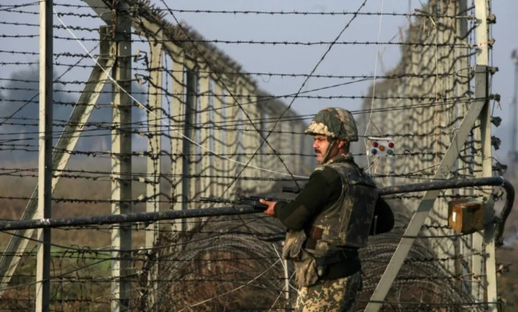 India nis operacion ushtarak kundër Pakistanit, raportohet për shpërthime të shumta