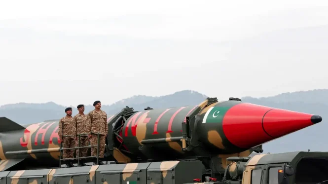 India sulmon me raketa Pakistanin, rrëzohen pesë avionë, të paktën 26 të vrarë