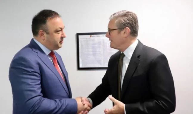 “Inspektuam masat dhe kontrollet kufitare në Portin e…”/ Ministri i brendshëm, Hoxha pret kryeministrin britanik