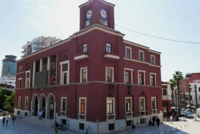 Investimet “lule mos me prek”, bashkitë realizojnë vetëm 5% të programit vjetor