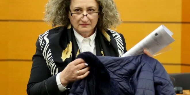 Irena me 3 mbiemra si standard i Drejtësisë së kapur nga Edi Rama (kontrata e falsifikuar)