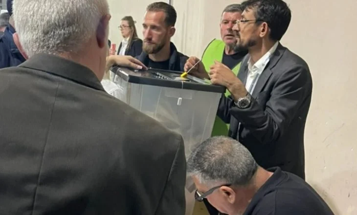 Ishte dëmtuar kapaku, një kuti në Bathore e pavlefshme