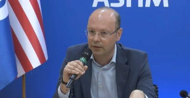 Ivi Kaso: Votimi në Greqi po degradon, zarfet po lihen në pika bastesh dhe po ia japin kujtdo që paraqitet aty