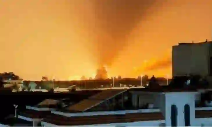 Izraeli bombardon Sirinë perëndimore: Goditëm depo me raketa