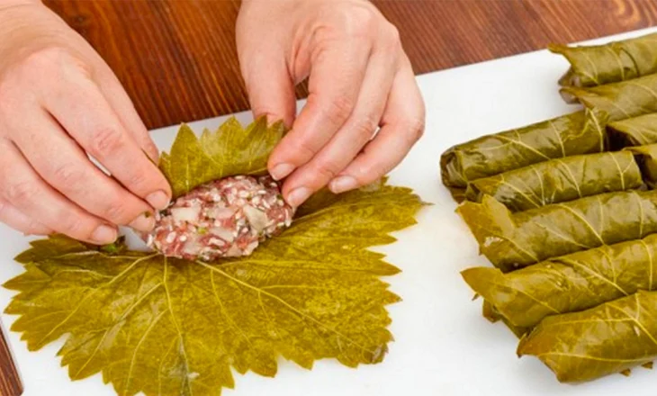 Japrakë me Mish të Grirë – Receta e Lehtë me Shije të Mrekullueshme