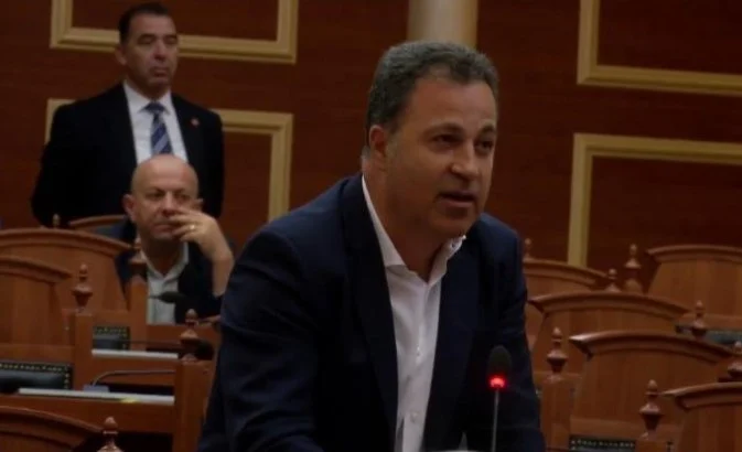 ‘Jemi në parlament, jo në cirk’, Peleshi përplaset me Bardhin: Nuk është ky momenti