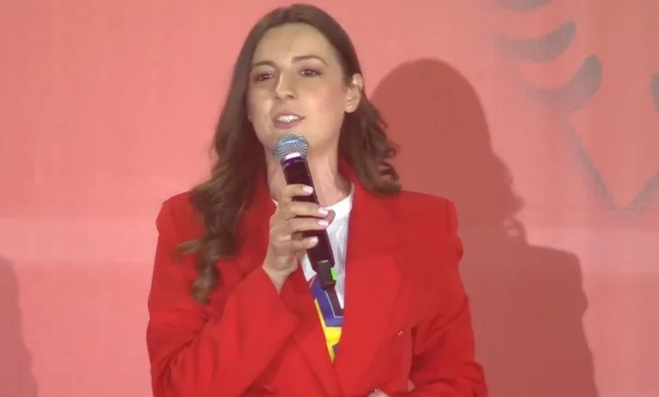 “Ka dalë deti, Gazo s’di not”, Zegjine Çaushi me batuta: Në Fier nuk i hapi derën njeri