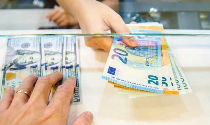 Këmbimi valutor/Ja me sa po blihen dhe shiten dollari dhe euro