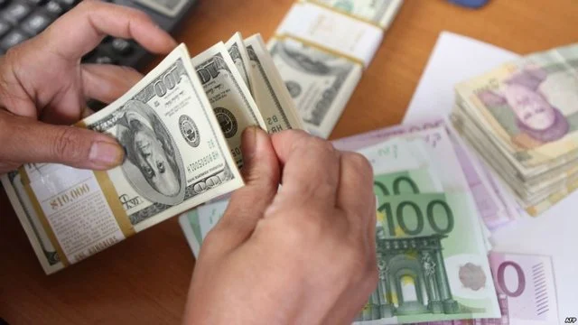 Këmbimi valutor/ Me sa blihen e shiten valutat e huaja