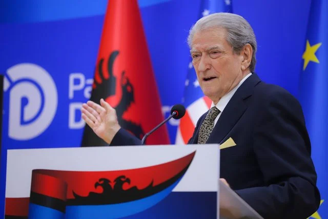 “Kërcënoi që të mos kërkojnë rinumërim se dalin lakrat në shesh”/ Berisha: Për Oltën, Rama i vë flakën gjysmës së…