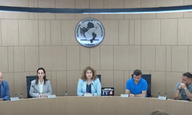 Kërkesa për shtyrjen e orarit të votimit në Vlorë, dështon mbledhja e Komisionit Rregullator