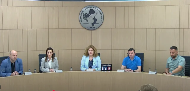 Kërkesa për shtyrjen e orarit të votimit në Vlorë/ Nuk arrihet kuorumi në mbledhjen e Rregullatorit