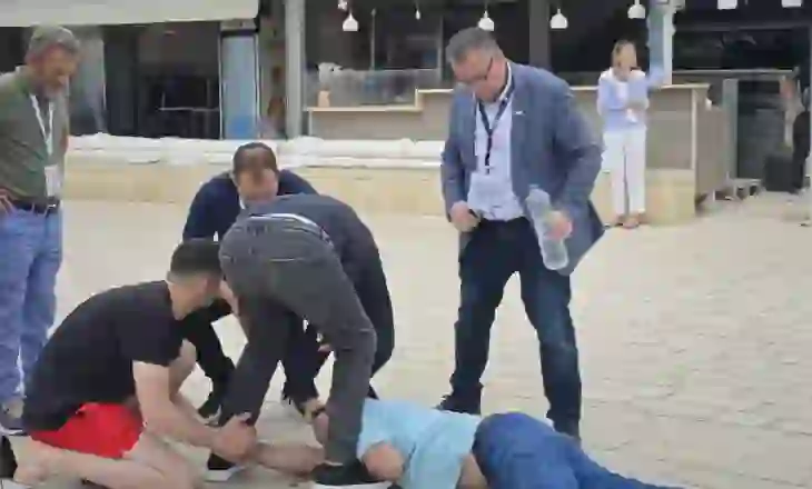 Komisioneri i PL-së pëson krizë epileptike, kandidati i PS-së në Sarandë ndërhyn t’i japë ndihmën e parë