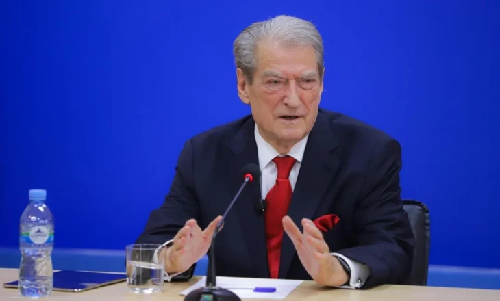 “Konferenca e fundit si kryetar opozite”/ Berisha: Sonte fushatës do i vëmë kurorën në ballë