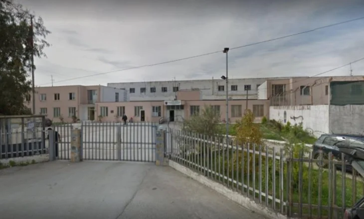 Kontroll blic në burgun e Durrësit, sekuestrohen 10 celularë