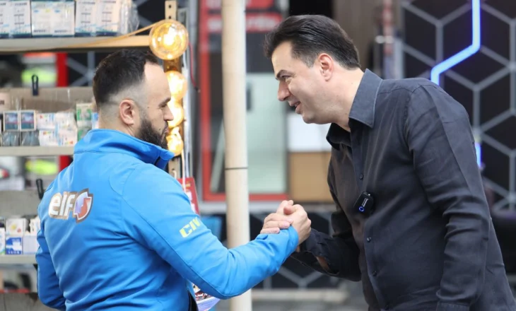 “Korrupsioni i 7×7=313 ka lënë pa shpresë edhe socialistët e ndershëm”,Basha takime në Njësinë 9:Qytetarët përqafojnë..