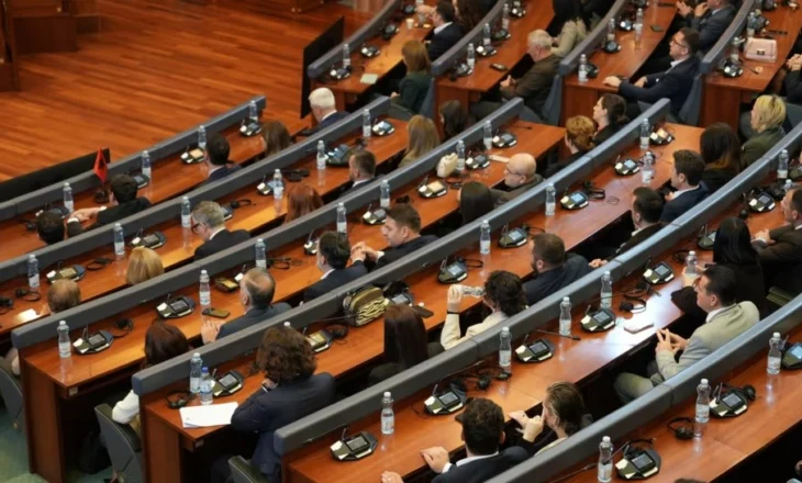 Kosova “në vend numëro”, dështon sërish seanca, Kurti nuk tërhiqet nga emri i Albulena Haxhiut