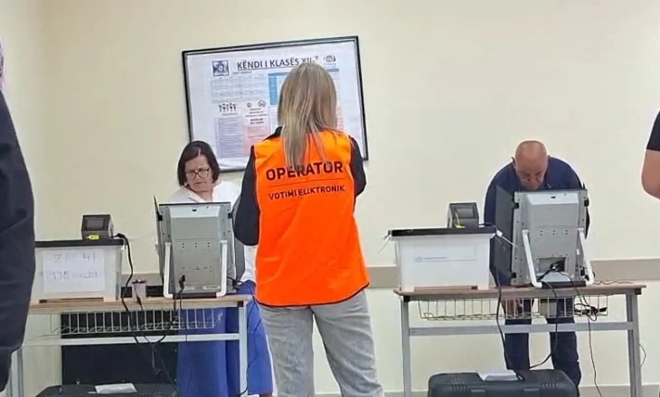 KQZ shqyrton pas pak kërkesën për shtyrjen e orarit të votimit në Vlorë, PD kundërshton