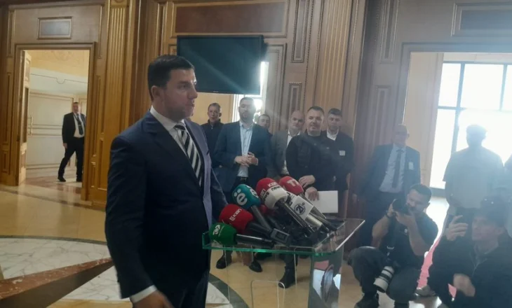 Krasniqi pas takimit me Kurtin: S’jam i bindur se do ta ndërrojë Haxhiun