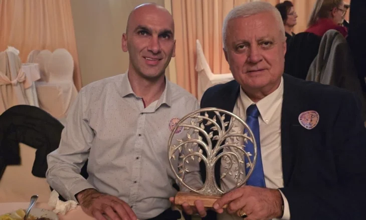 Kreu i PD Delvinë del në mbrojtje të Shpëtim Ahmetit, pavarësisht skandalit me emigrantë të paligjshëm: Jemi me Sali Berishën