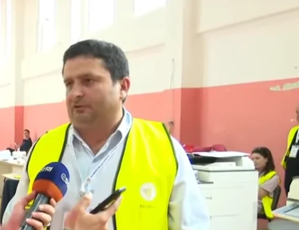 Kreu i QV në Vorë e konfirmon: Shoferi i Xhabaftëve përdori badge fallco si vëzhgues