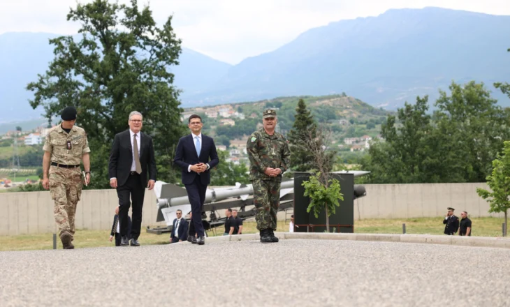 Kryeministri britanik viziton Qendrën e Inovacionit dhe Muzeun e FA: Marrëveshje për të përmirësuar sigurinë dhe mbrojtjen