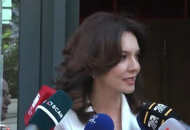 Kryeparlamentarja Elisa Spiropali, e para politikane që voton: Sot është dita e qytetarëve