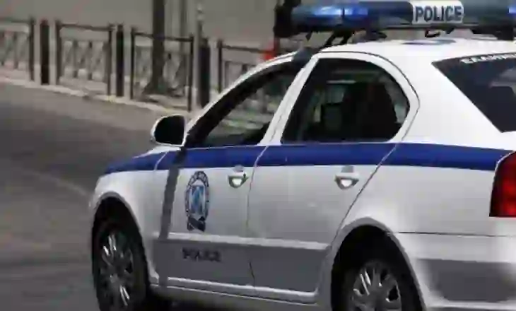 Kujdesej për të moshuarën në Greqi, 39-vjeçarja ‘i pastron’ 30 mijë euro dhe zhduket