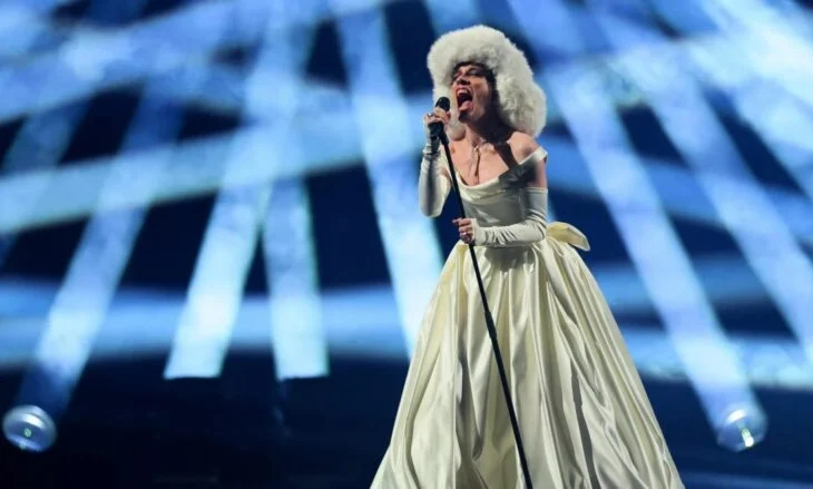Kuriozitete nga Eurovision ndër vite, fituesi Nemo u shfaq gjatë provave i veshur me një fustan