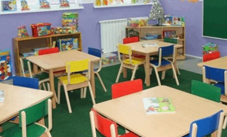 Kush e shkaktoi helmimin e fëmijëve në kopësht? Ushqimi servirej nga një kompani me precedentë të mëparshëm