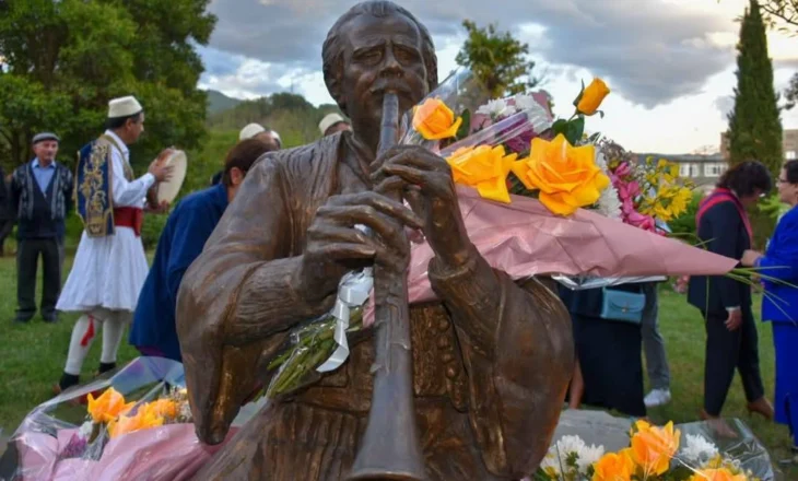 Laver Bariu, klarinetisti që e shndërroi frymën në gjuhë të shpirtit shqiptar, tani i jetësuar në statujë