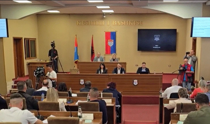 Lë pas akuzat, PSD bashkon votat me socialistët në Këshillin bashkiak Shkodër