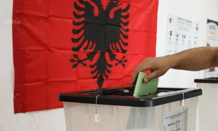 Librazhd/ U kap duke fotografuar votën, qytetari tenton “të arratiset” nga dritarja