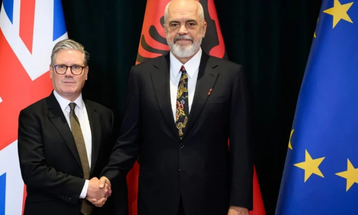 “Liderët evropianë e amerikanë, e shohin Edi Ramën si forcë stabilizuese në rajon”, “The Telegraph”: Kryeministri 1.98 m i gjatë që e bëri Starmerin të dukej i vogël në skenën botërore