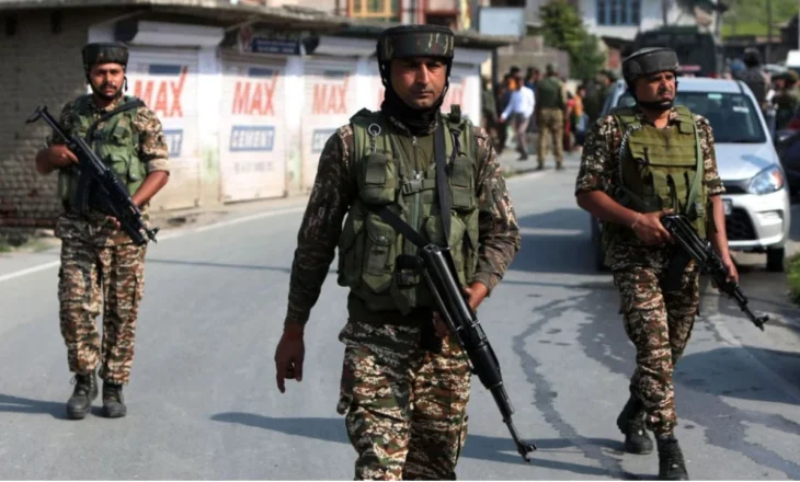 Lufta Indi-Pakistan, zyrtarët pakistanez: Në fillim do mundohemi ta zgjidhim me diplomaci, pastaj do shqyrtojmë përgjigjen