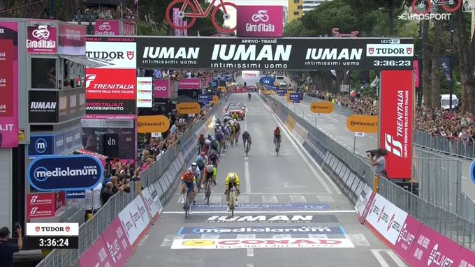 Mads Pedersen fiton etapën e parë të ‘Giro d’Italia’ në Shqipëri