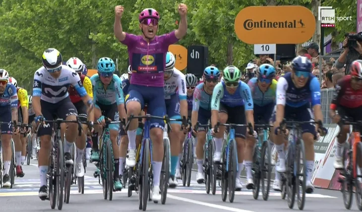 Mads Pedersen triumfon në Vlorë, fiton etapën dhe fanellën rozë në Giro d’Italia