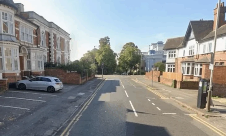 Makina përplas turmën në Leicester, 4 persona përfundojnë në spital