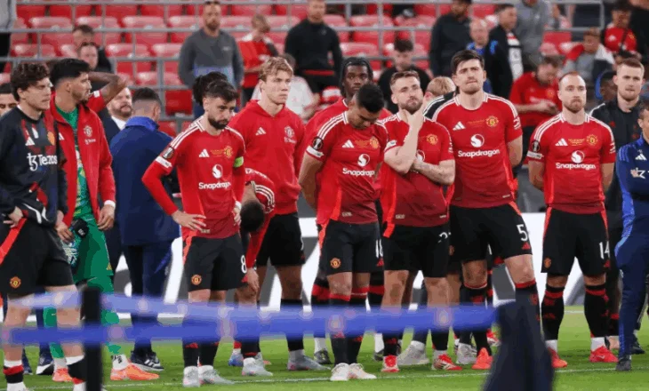 Manchester United nxjerr në shitje gjithë skuadrën pas dështimit në finalen e Europa League