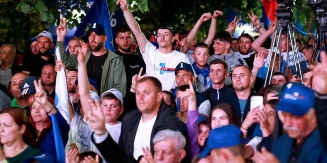 Maturantja në Dibër: Të rinjtë kanë shumë arsye për të votuar PD!