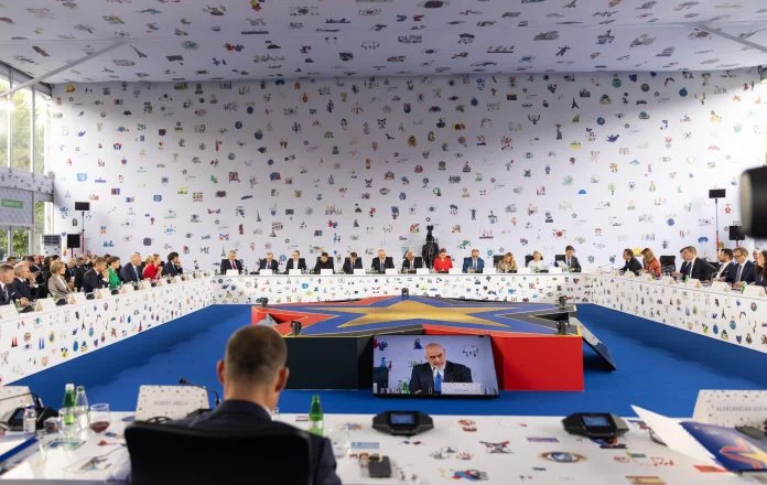 Mbahet në Tiranë Samiti i Europës, liderët europianë thirrje Putinit që t’i japë fund luftës në Ukrainë, Zelensky…